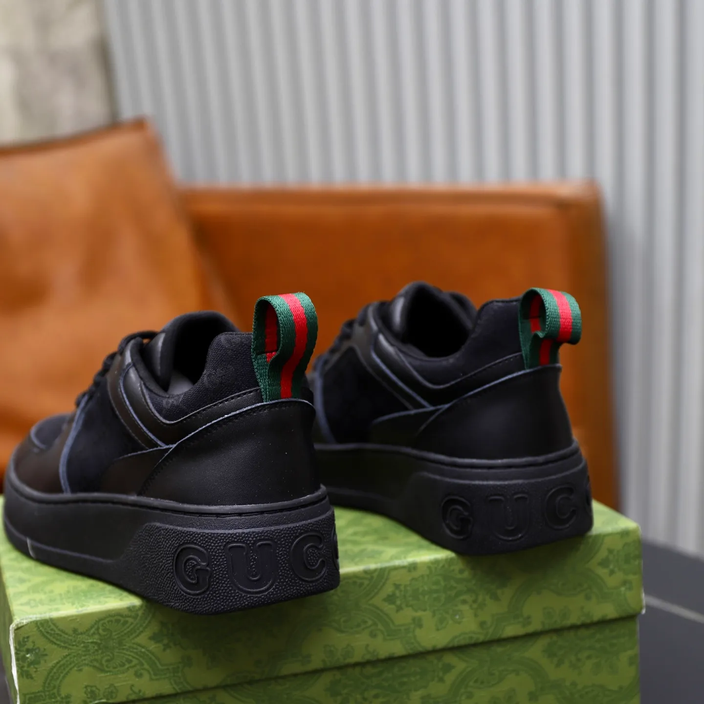 Ex-factory price: 420💰🙅‍♂️🙅‍♂️🙅‍♂️ Brand: GUCCI Standard code: 38-44 (45 customized) Grade: Same as the official website Material: Original cowhide material spliced with brand cloth Comfortable and breathable lining Lightweight and wear-resistant sports outsole Style category: Men's fashion casual shoes Running sports shoes Distinguished luxury brand elements Top luxury color: actual picture color